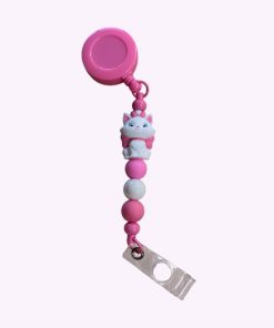 Roze badgehouder met kralen en Hello Kitty figuurtje – vrolijk en handgemaakt.