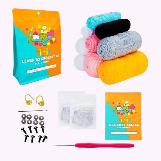 Amigurumi haakpakket met vier gehaakte katjes in verschillende kleuren – compleet DIY haakset met accessoires